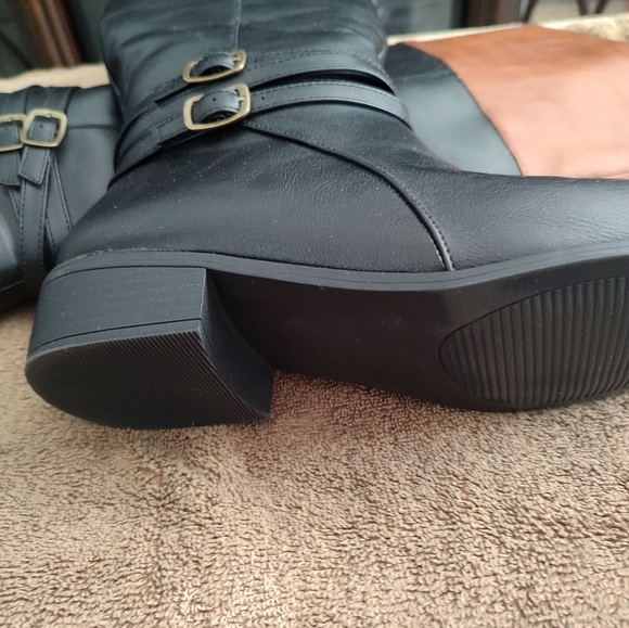 Boots - Picture 3 of 3